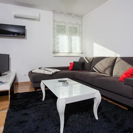 Luxury Vesna Apartamento *
