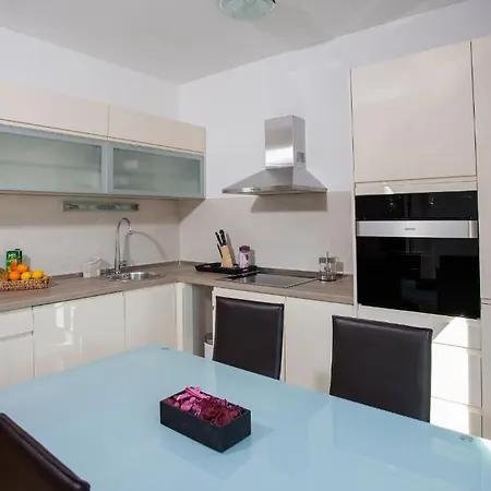 Luxury Vesna Apartamento *