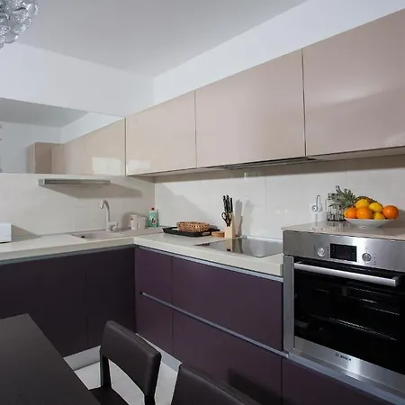 Luxury Vesna Apartamento *